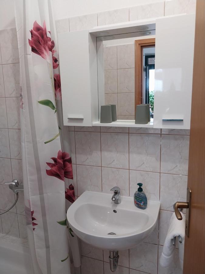 Sobe Kraft 2 Lägenhet Živogošće Exteriör bild