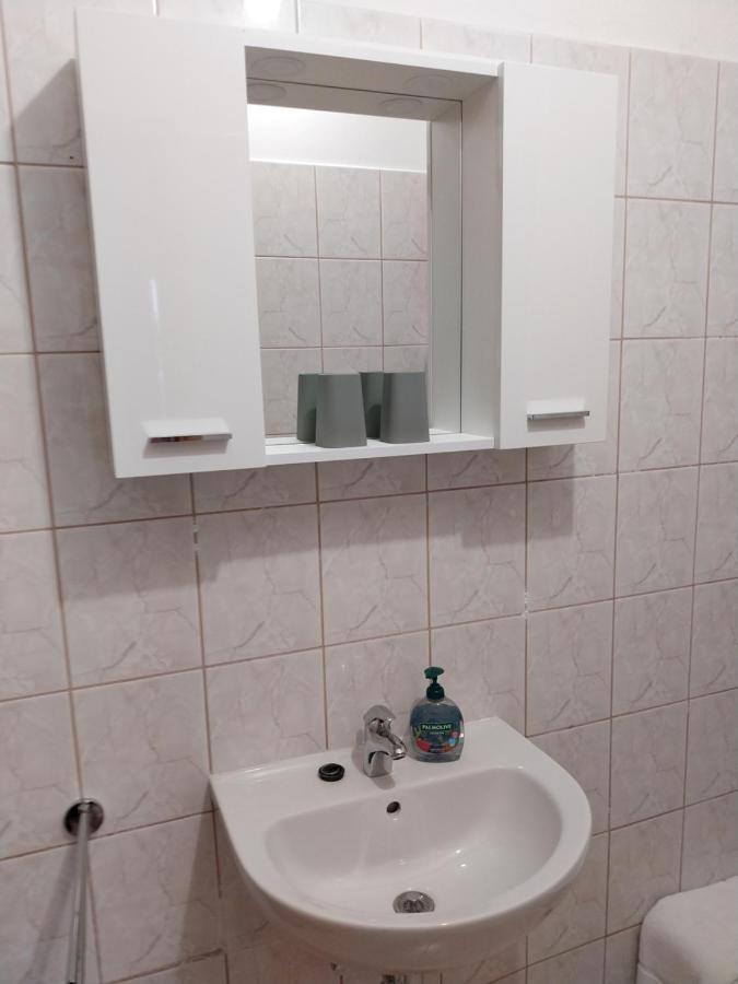 Sobe Kraft 2 Lägenhet Živogošće Exteriör bild