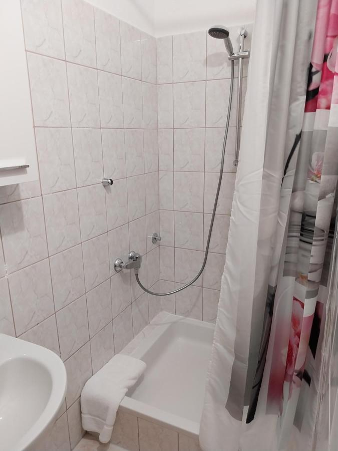 Sobe Kraft 2 Lägenhet Živogošće Exteriör bild